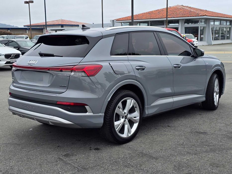 Audi Q4 e-tron      2023