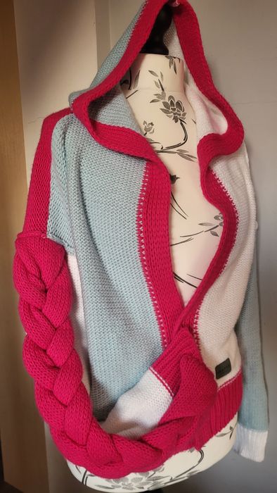 Sweter damski ze splotem warkocza na rękawie SÈMPRE oversize