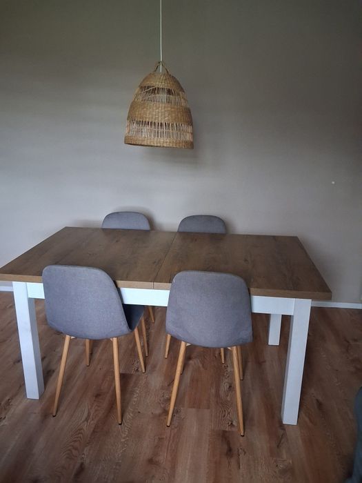 Stół jadalniany + 4 krzesła