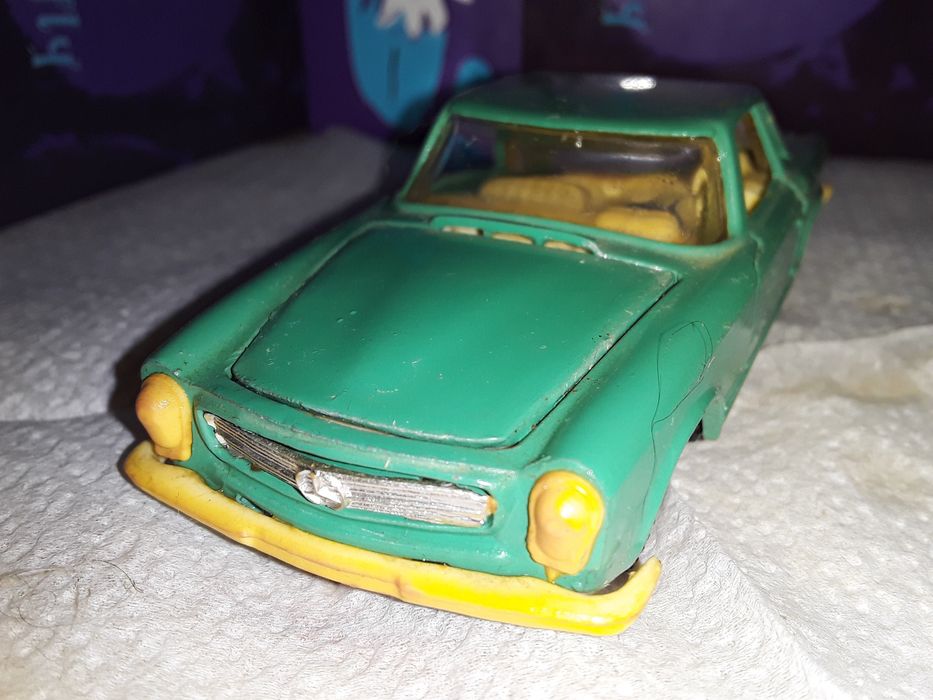 Моделька автомобиля "MERCEDES-BENZ 230 SL"