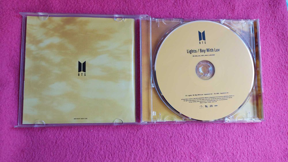 Cd BTS - "LIGHTS/Boy With Luv"423806493703557122