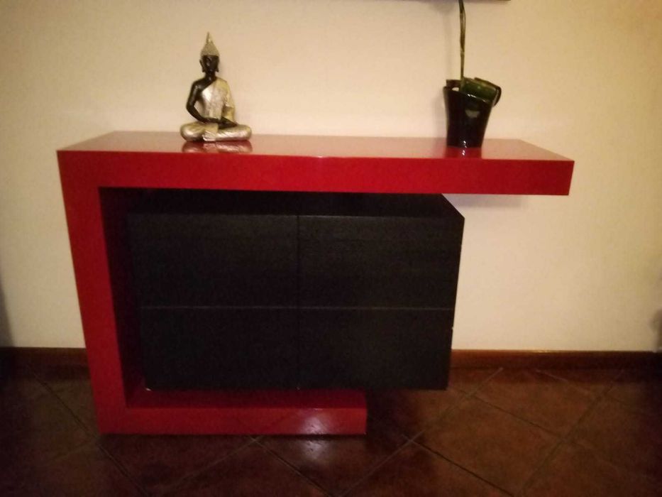 Calçadeira vermelho lacado  e preto