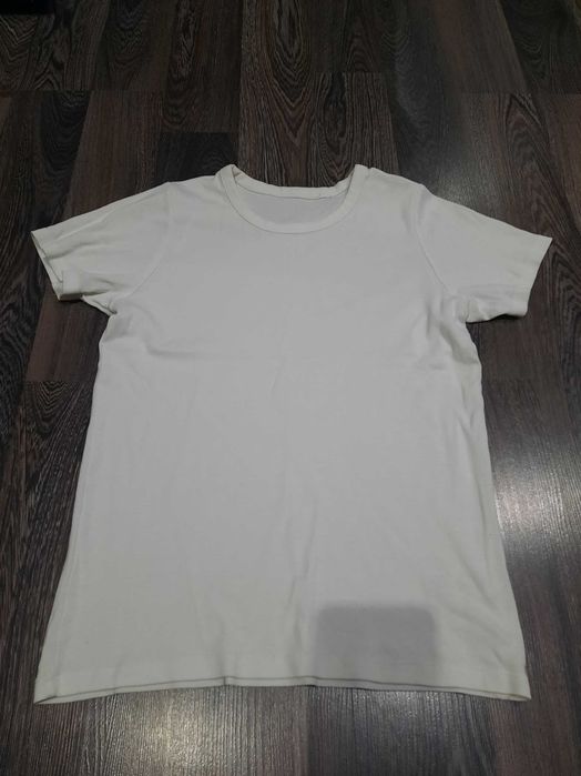 Футболки H&M на 10 лет.