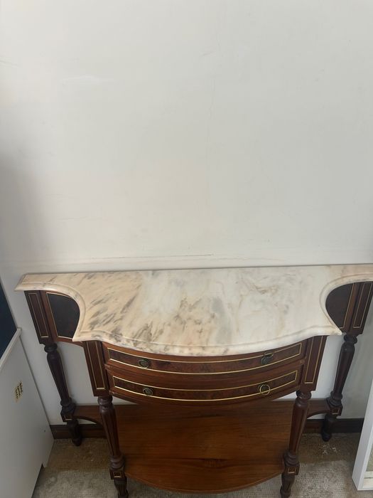 Aparador com pedra em mármore elegante