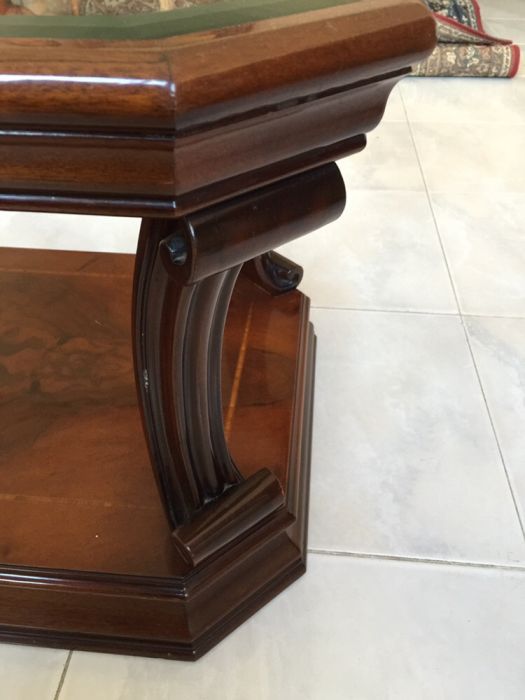 Mesa de apoio em cerejeira. Madeira maciça e de qualidade intemporal.