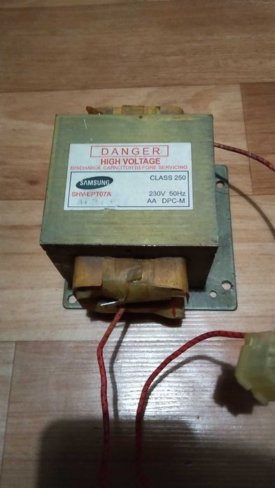 Запчастини для мікрохвильової печі