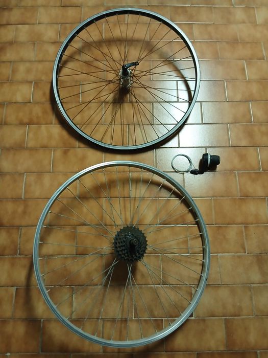 Ferramentas, peças e acessórios de bike