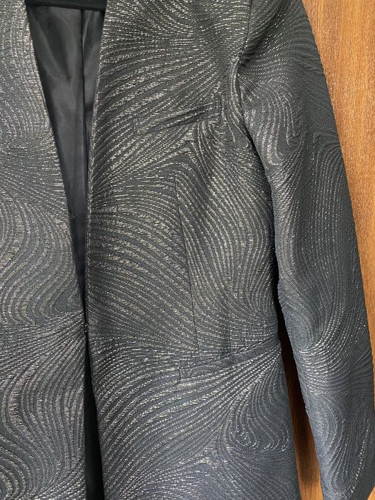 Elegancka taliowana marynarka dopasowana zapinana bez klap xl