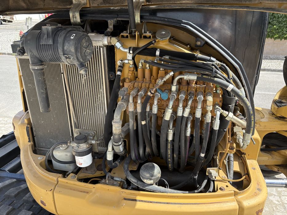 Giratória CAT- 5 Toneladas - R E S E R V A D A