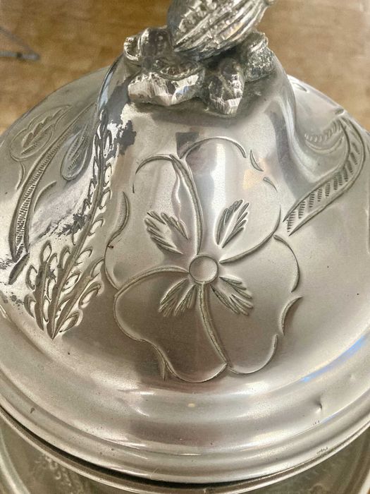 Conjunto Antigo em Estanho Trabalhado - Terrina e Travessa