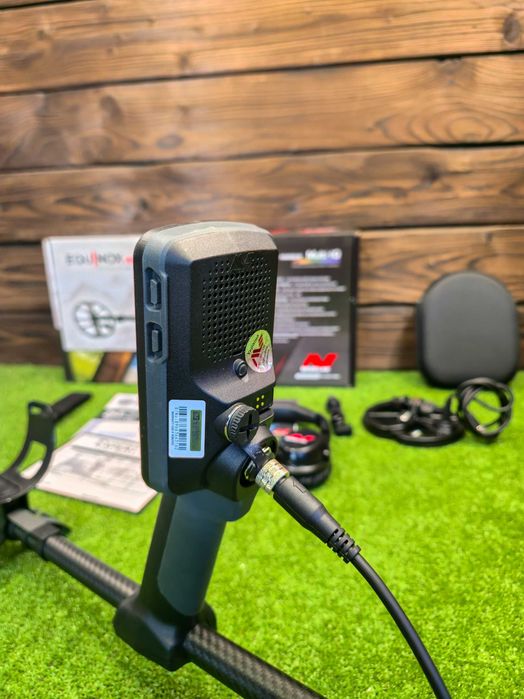 Металошукач Minelab Equinox 900