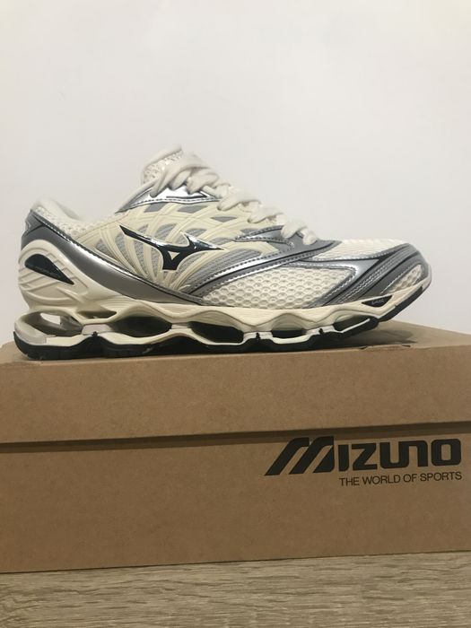 Кросівки чоловічі Mizuno Wave Prophecy LS pristine/black/silver