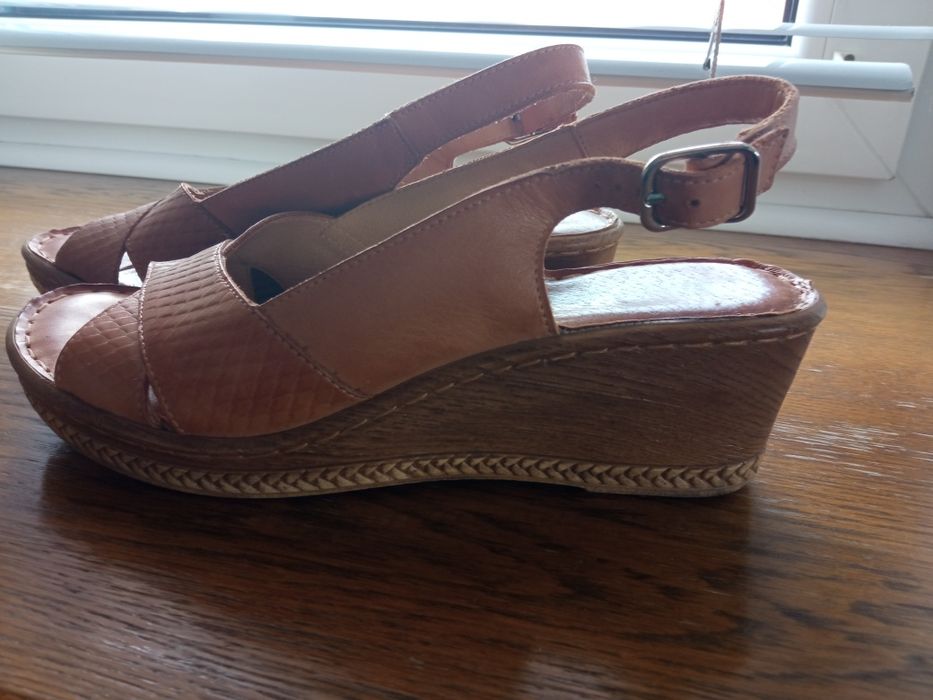 Skórzane sandały Lasocki