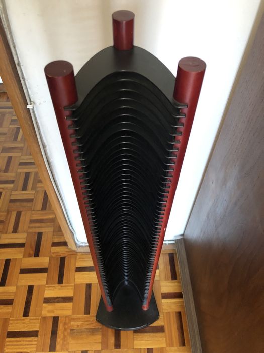 Vendo porta cds, em bom estado.