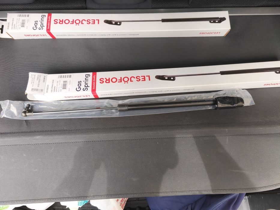 Газові упори багажника Subaru XV / Impreza  Lesjöfors)
