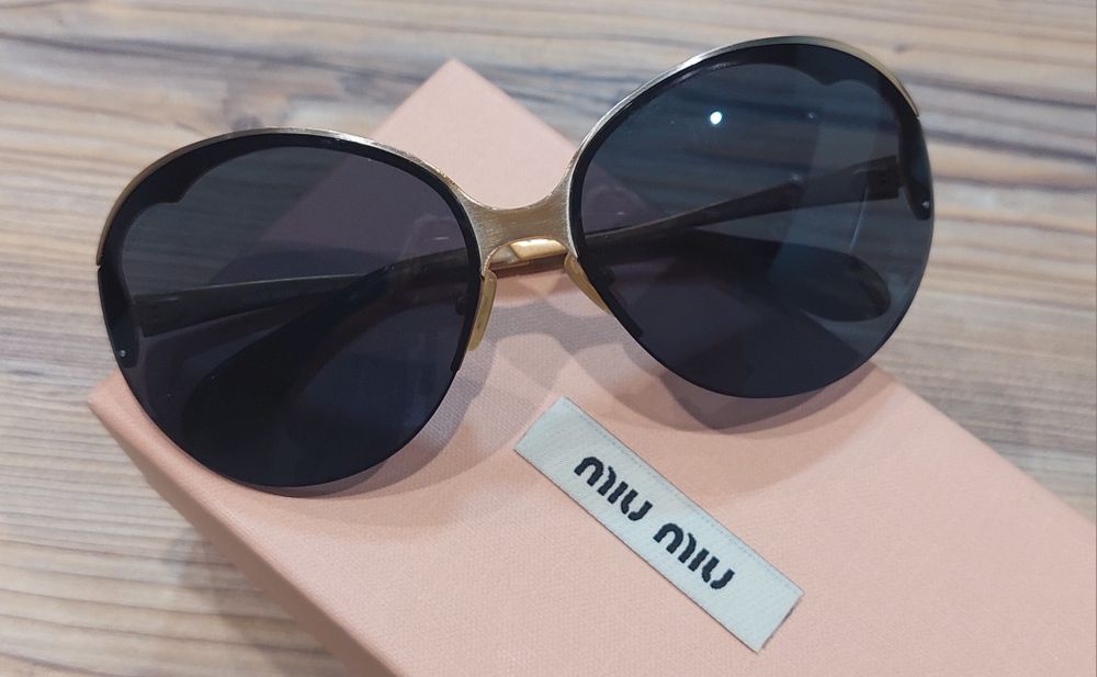 Сонцезахисні окуляри з темними лінзами SMU 510  от Miu Miu!!