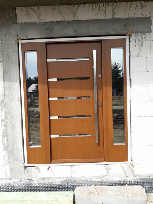 Drzwi zewnętrzne drewniane 8 cm z montazem dzp56