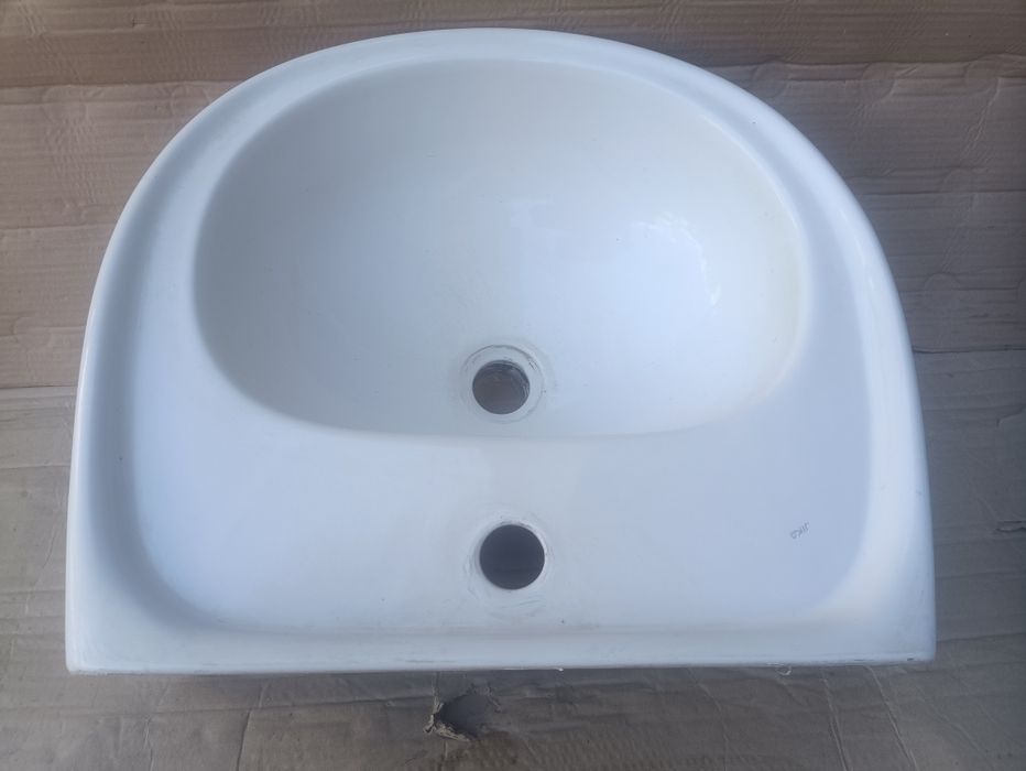 Умывальник керамический белый Тюльпан