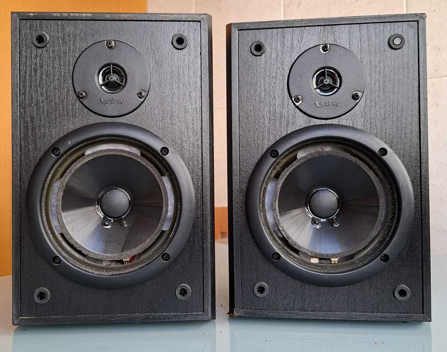 Conjunto de duas colunas de som