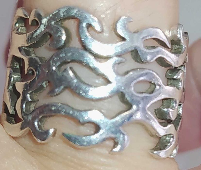 Anel de prata, modelo invulgar.