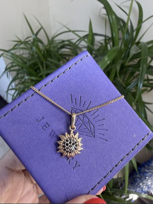 Золотая подвеска с чёрными бриллиантами