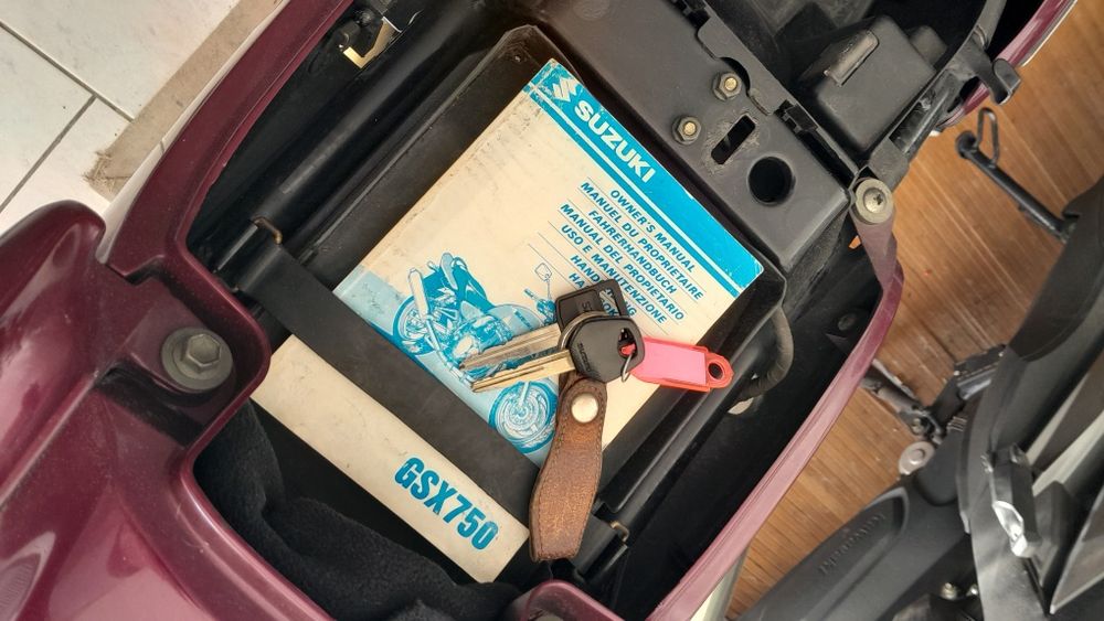 Vendo gsx 750 em muito bom estado