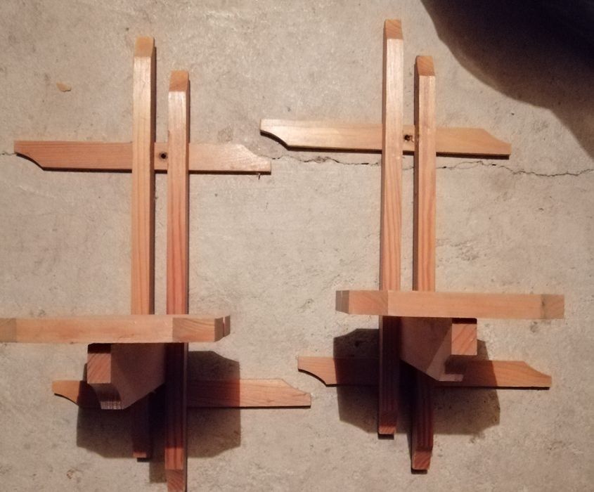 Drewniany kwietnik na sciane