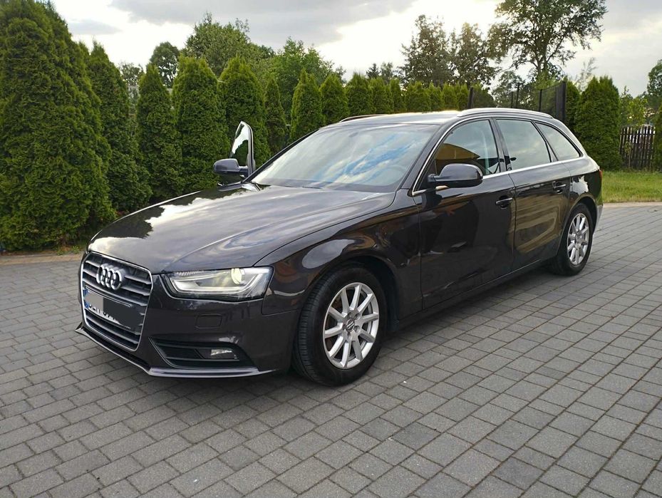 samochód audi a4 b8