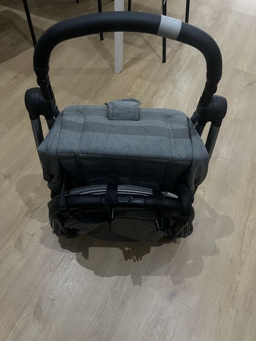 Carrinho de Bebê Chicco (Fechamento One-Hand) – Praticidade e Conforto em Estado de Novo
