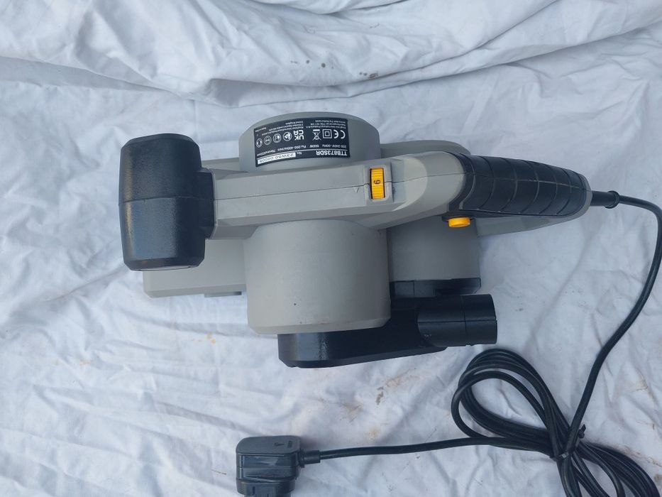 Szlifierka taśmowa sieciowe Titan 900 W 2024r