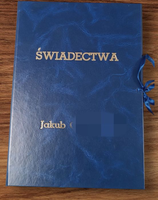 Teczka wiązana do świadectw