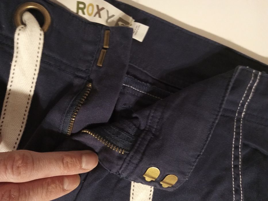 Spodnie materiałowe Roxy