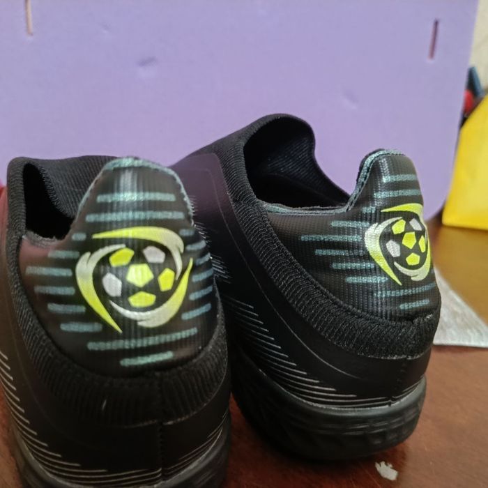 Продам футбольні сороконіжки Cryfzasat F50