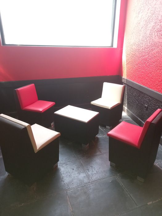 Conjunto de Sofas e mesinha