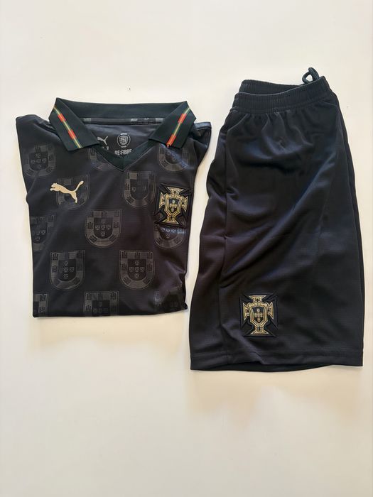Camisolas e kits de criança da Seleçao Nacional e clubes