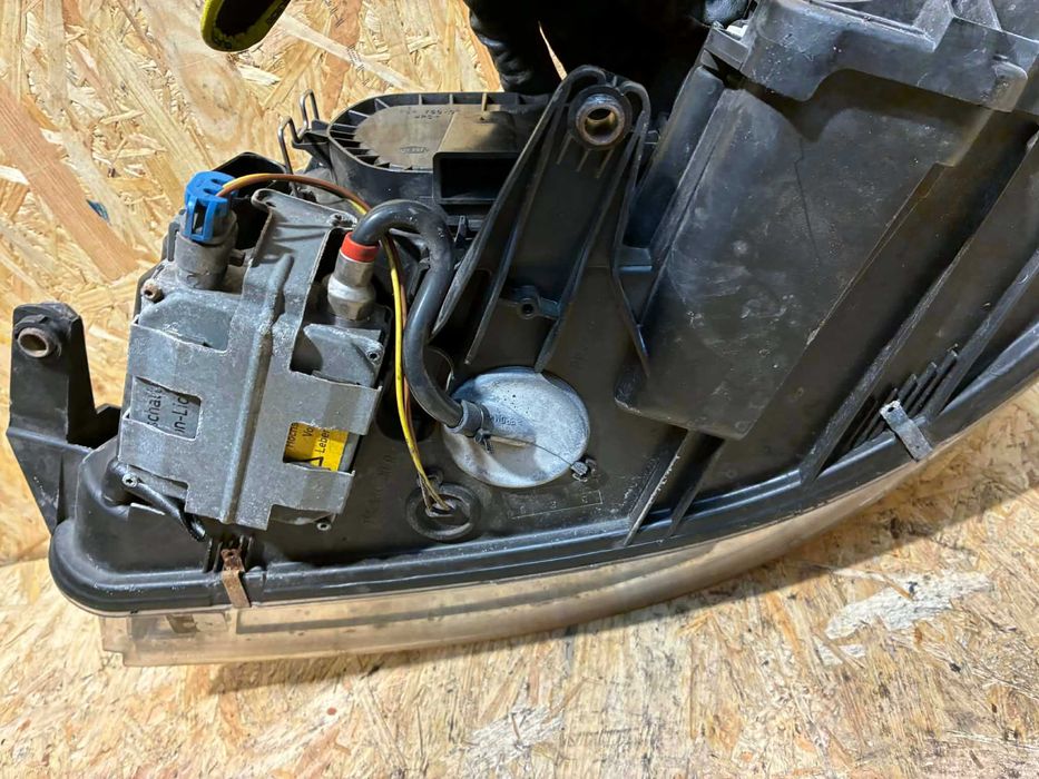 lampa prawy przód prawa przednia xenon vw passat b5 fl lift