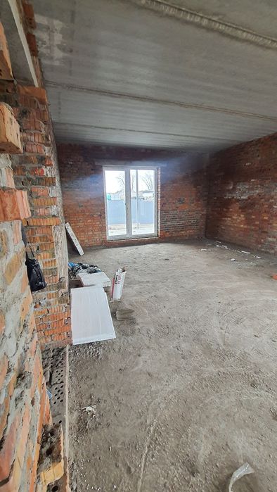 Будинок в котеджному містечку з великою ділянкою та гаражем 37636