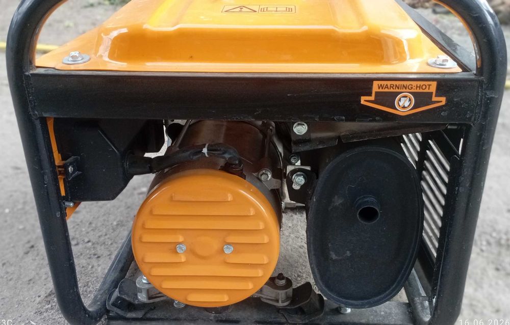 Продам генератор 3100W