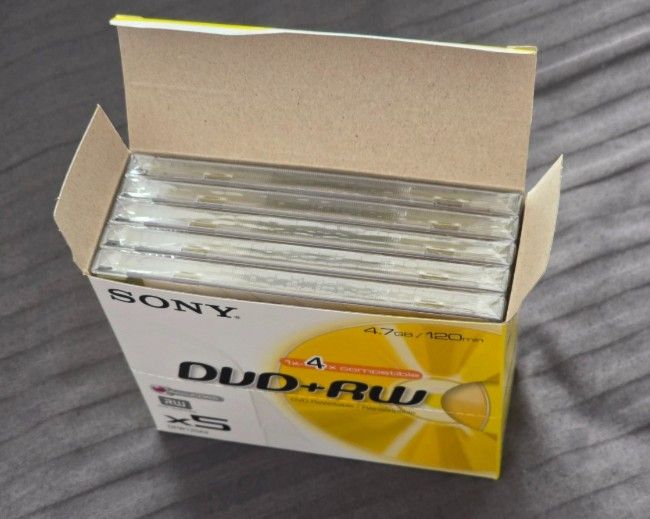 Caixa com 5 Sony DVD+RW 4x — (4.7GB)
