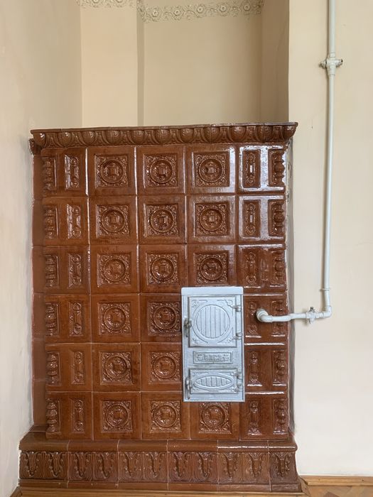 Продам кахлі. Є в наявності 2 печі.