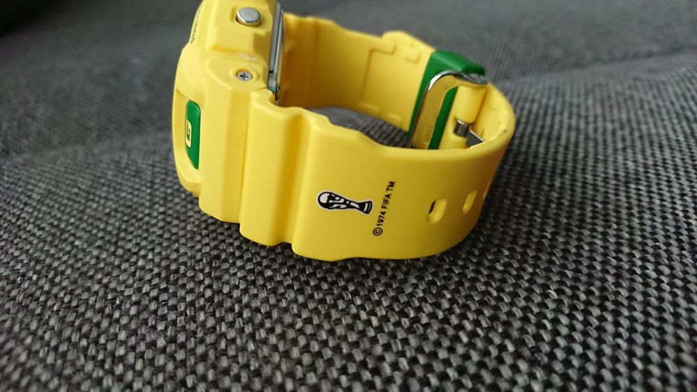 CASIO G-SHOCK 腕時計　2006年　FIFA World Cup s-l400.jpg