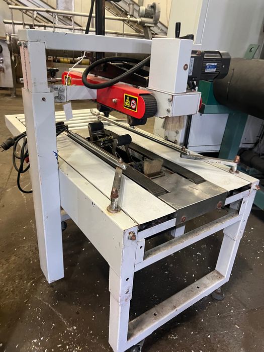 Zaklejarka kartonów