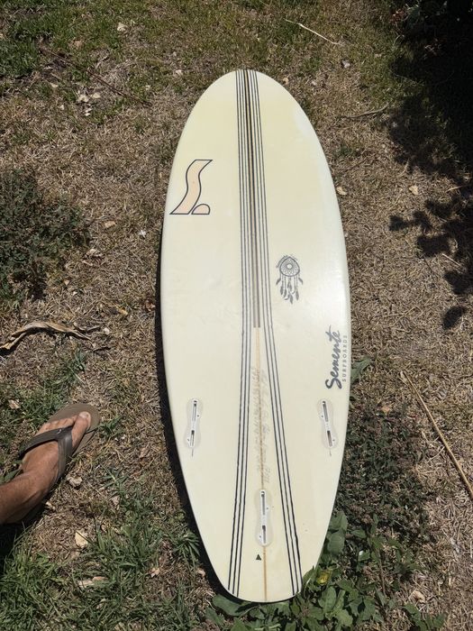 Prancha surf semente 5’7 epoxy com 28 litros