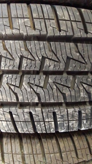 Продам зимние шины 225/65r16C