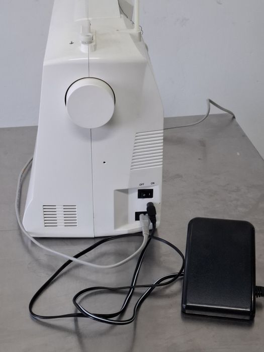 Швейна машинка SINGER Brilliance 6180