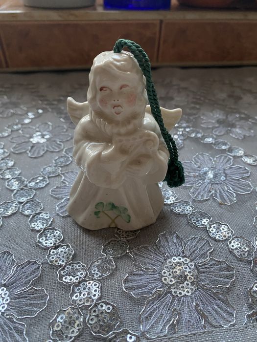 Belleek Ibelano aniołek dzwoneczek