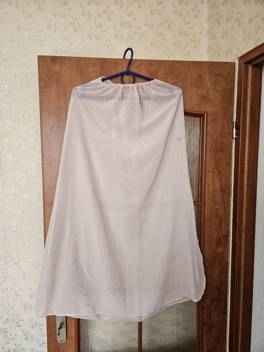 Bardzo ładna, zwiewna sukienka jedwabna