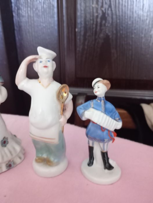 Статуэтки фарфоровые