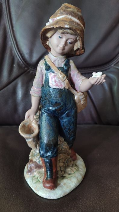 Статуетки NAO-LLADRO, Іспанія " Ловец бабочек"  грес ,високоякісний фарфор