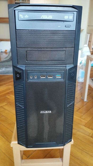 Komputer stacjonarny 8GB + Monitor